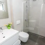 Miri Lily Privlaka